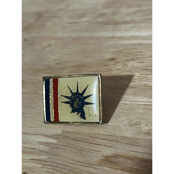 Statue of Liberty 100th Anniversary Pin 1986 1” - Picture 1 of 6